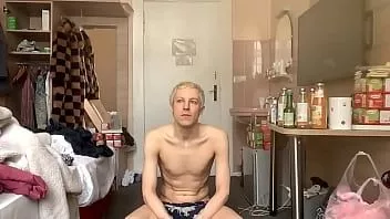 Odtwórz Sissy jest zawsze głodna surowego kutasa