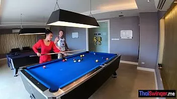 play 台球游戏和性交阴户他妈的与角质大屁股亚洲青少年荡妇