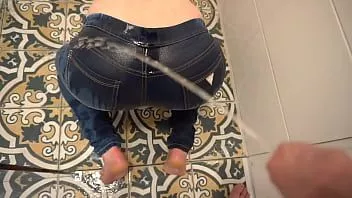 Oynat Umutsuzca kot pantolona işemek, sonra o benim kıçıma işemek