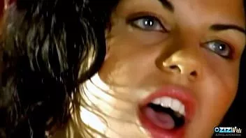 play ヨットに乗った2人の豪華な熟女が3Pで逆転セックスの体位を交互に取る