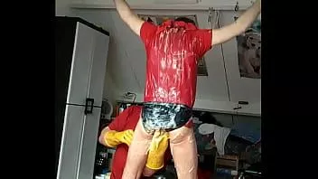 play Ja związana przez przyjaciela bram i pokryta puddingiem, bez nagości.