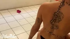 Odtwórz Wakacje w basenie Hot Teen Friend zmienia się hardcore z liderem cipki i pieprzonym