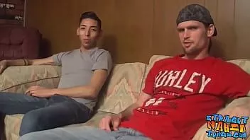 Redare Un bătăuș drept nolan cums pe fața râurilor rion după muie