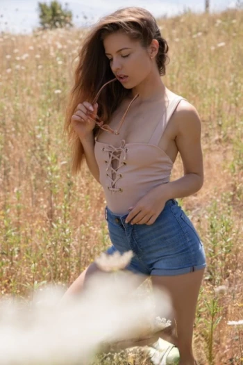 ポルノスター Julia Zu